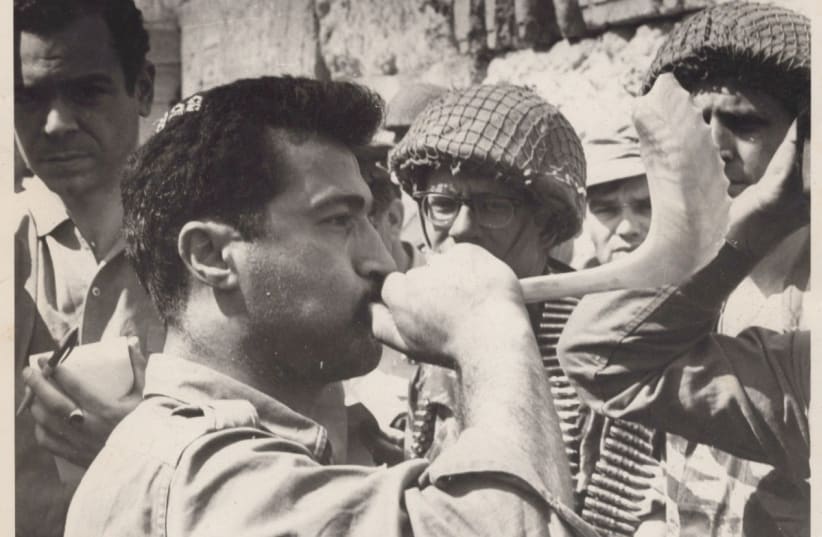  The famous photo of IDF soldier Yaakov Cohen blowing a shofar at the Western Wall. (photo credit: GPO)