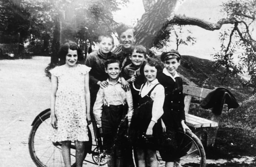  THE YOUNG Jack ‘Idel’ Kagan is in the back row of this family photo, with his sister, Nachama, in the front row, along with their cousins. Only three of those in the picture survived. (photo credit: Kagan family archives)
