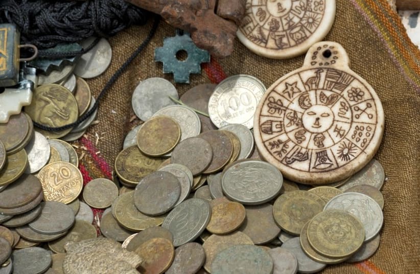 Antique Coin Buyers: Tips on Buying Old Coins