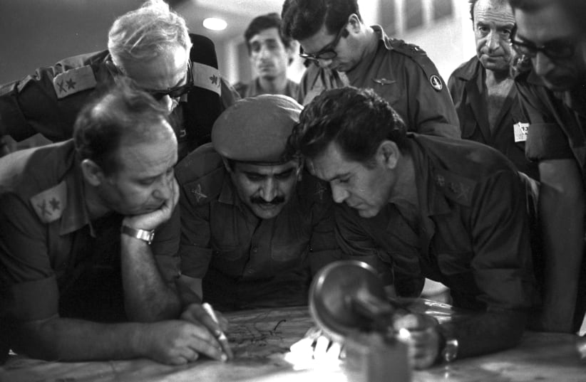  IDF chief David Elazar (right) confers with generals Yitzhak Hofi and Adam Yekutiel on October 10, 1973. (photo credit: DAVID RUBINGER/GPO)