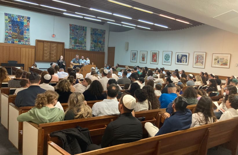  Egalitarian services for Israelis held at Holy Blossom Temple in Toronto. (photo credit: WZO)