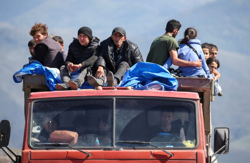  Refugees from Nagorno-Karabakh arrive in Kornidzor (photo credit: REUTERS)
