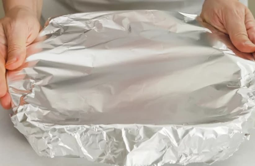 Aluminum Foil: Should the Shiny Side be Up or Down When Cooking?