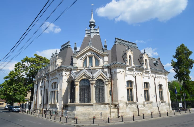  Casa Luca Elefterescu, azi Muzeul Ceasului "Nicolae Simache", Ploiești (photo credit: VIA WIKIMEDIA COMMONS)