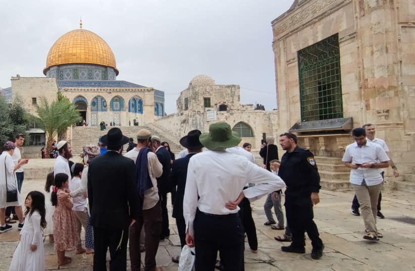 Jewish pilgrims visit the Temple Mount on the Sukkot holiday. October 2, 2023 (photo credit: TZVI JOFFRE)