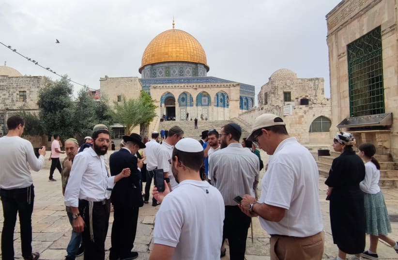 Jewish pilgrims visit the Temple Mount on the Sukkot holiday. October 2, 2023 (photo credit: TZVI JOFFRE)