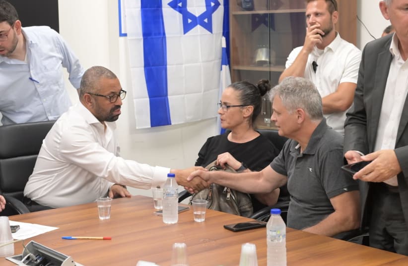  Israeli parents meet with UK FM over kidnapped son, October 11 2023. (photo credit: BRUNO SHARVIT/FOREIGN MINISTRY)