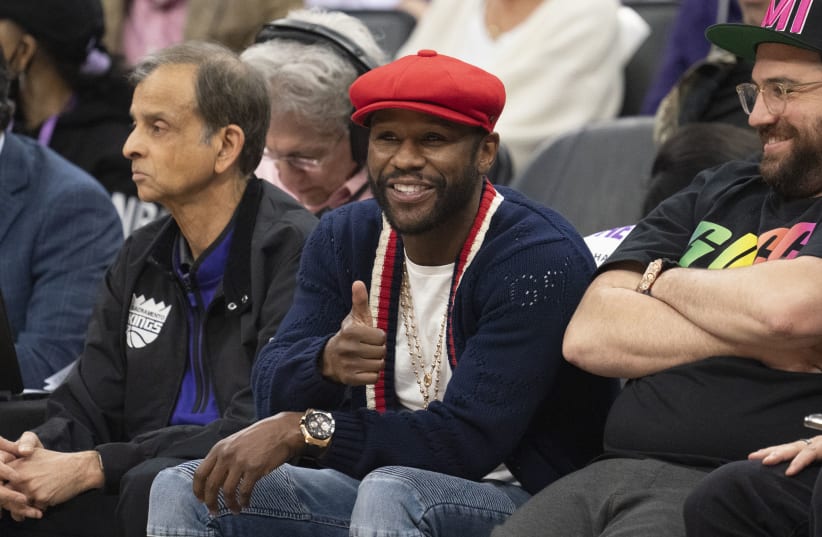 Professional boxer Floyd Mayweather Jr. arranged for a private plane filled with supplies to be flown to Israel in order to help those in need of aid.  (photo credit: Kyle Terada/USA Today Sports)