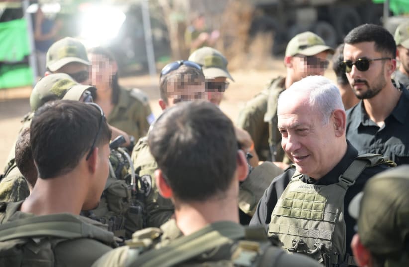  Prime Minister Benjamin Netanyahu meets with IDF soldiers on the border with Lebanon on October 22, 2023. (photo credit: AMOS BEN-GERSHOM/GPO)