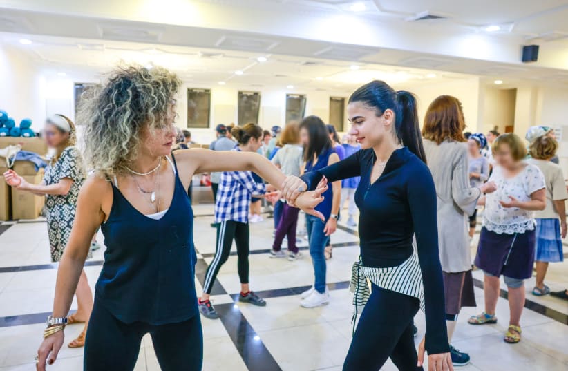  david melki and lea  from kosher gym giving free lesson of krav maga to help women that are alone during the war (photo credit: MARC ISRAEL SELLEM)