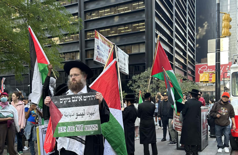 New York Stock Exchange surrounded by pro-Palestine, anti-Israel protests (photo credit: Courtesy)