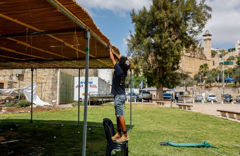  PITCHING IN: Many soldiers had left their sukkot standing. (photo credit: FLASH90, ILLUSTRATIVE)