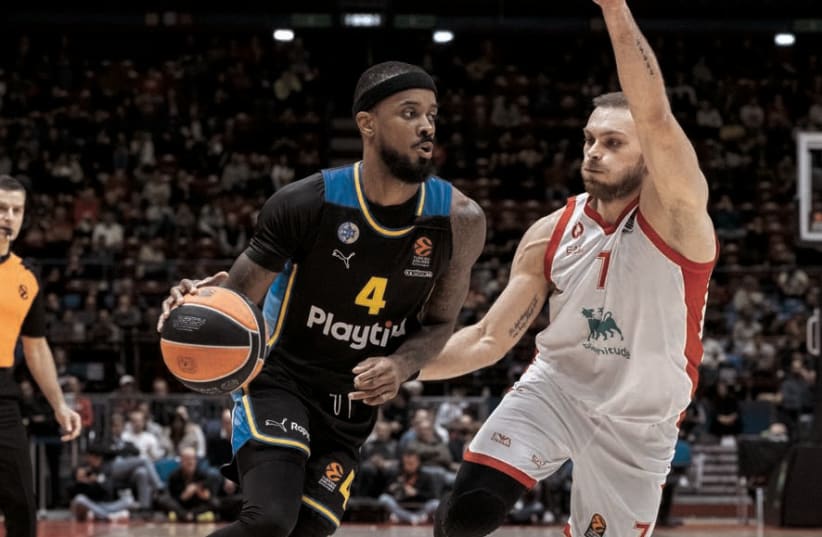  ORENZO BROWN (left) notched a double-double with 20 points and 12 assists in Maccabi Tel Aviv’s 98-90 Euroleague victory over Milano this week (photo credit: MACCABI TEL AVIV/COURTESY)