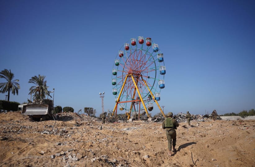  IDF soldiers operate near an amusement park in the Gaza Strip. (photo credit: IDF SPOKESPERSON'S UNIT)