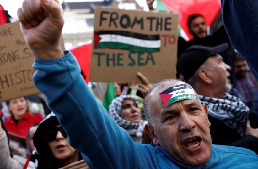  People take part in a demonstration in support of Palestinians, in Amsterdam, Netherlands October 15, 2023.  (photo credit: REUTERS/PIROSCHKA VAN DE WOUW)