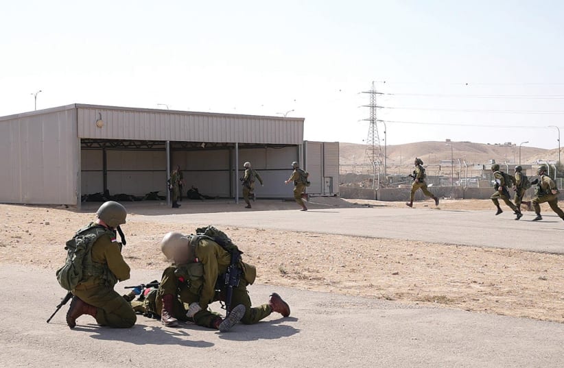  MANEUVERS AT the Bahad 10 Training Base.  (photo credit: IDF)