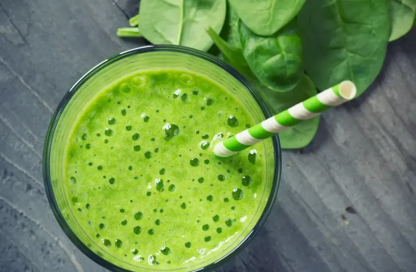  Just two ingredients. The green smoothie that will send you to the bathroom (photo credit: SHUTTERSTOCK)