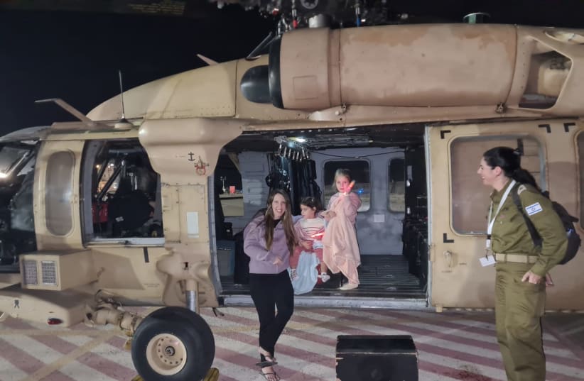 Aviv Asher, 2.5 years old, her sister Raz Asher, 4.5 years old, and mother Doron arrive back in Israel after being held hostage by Hamas terrorists, 24 November 2023. (photo credit: IDF SPOKESPERSON UNIT)