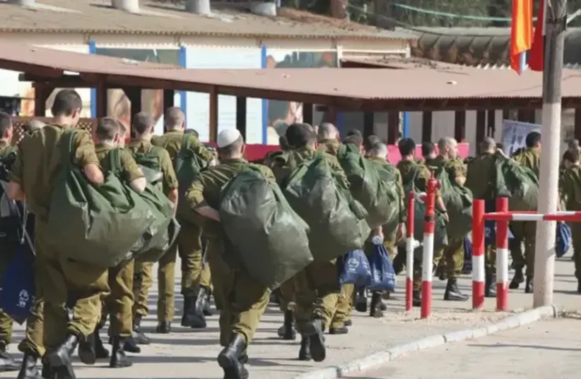  Israeli soldiers are enlisting in the IDF. (photo credit: ELI DASSA)