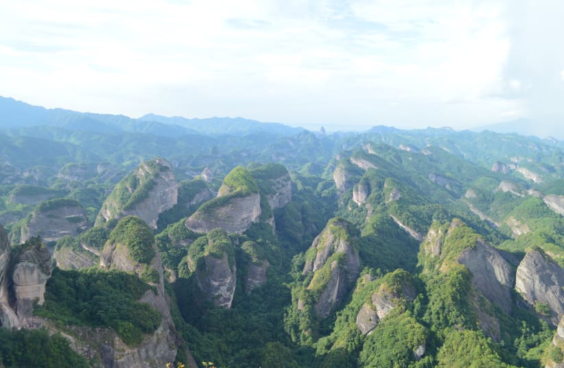  Mount Langshan in Xinning County, Hunan, China. (photo credit: Wikimedia Commons)