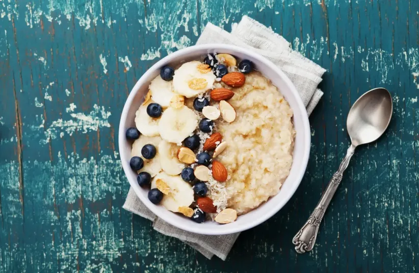  Oatmeal with fruit and almonds (photo credit: SHUTTERSTOCK)