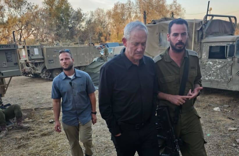 Maj. (res.) Yotam Schleyer with Benny Gantz (photo credit: IDF SPOKESPERSON'S UNIT)