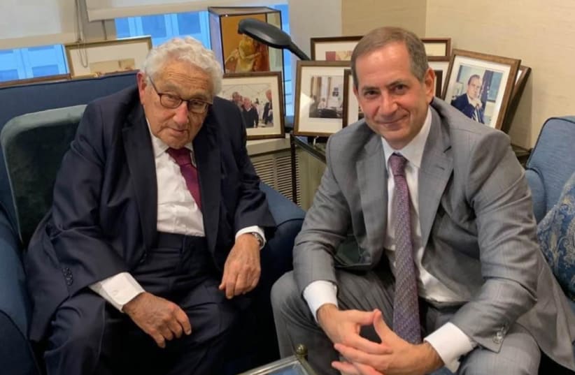  Genesis Prize Co-Founder Stan Polovets meets with Dr. Kissinger in August 2019 (photo credit: GENESIS PRIZE FOUNDATION)