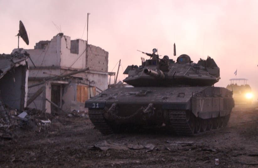  Tanks fighting deep in the heart of Gaza (photo credit: JONATHAN SPYER)