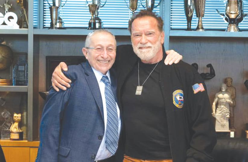  THE WRITER poses with former California governor Arnold Schwarzenegger.  (photo credit: Gary Leonard)