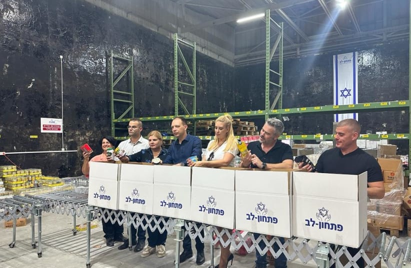 A group of members of Knesset volunteer at a Pitchon-Lev facility. (photo credit: YANIV KADAR)