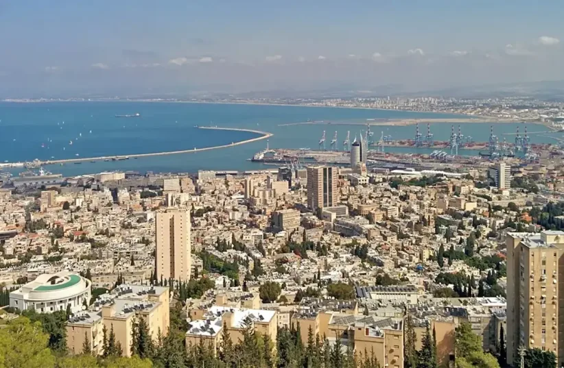  Haifa port (photo credit: Erez Michaeli)