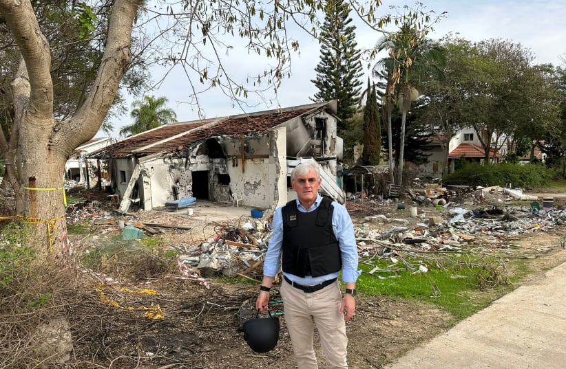  KEREN HAYESOD chairman Steven Lowy in front of Pasi Cohen’s house in Kibbutz Be’eri. There, 40 terrorists barricaded themselves with 15 hostages who, except for two survivors, were murdered. Among the victims were Liel and Yanai Hetzroni, twin brother and sister, relatives of the Lowy family.  (photo credit: KEREN HAYESOD)