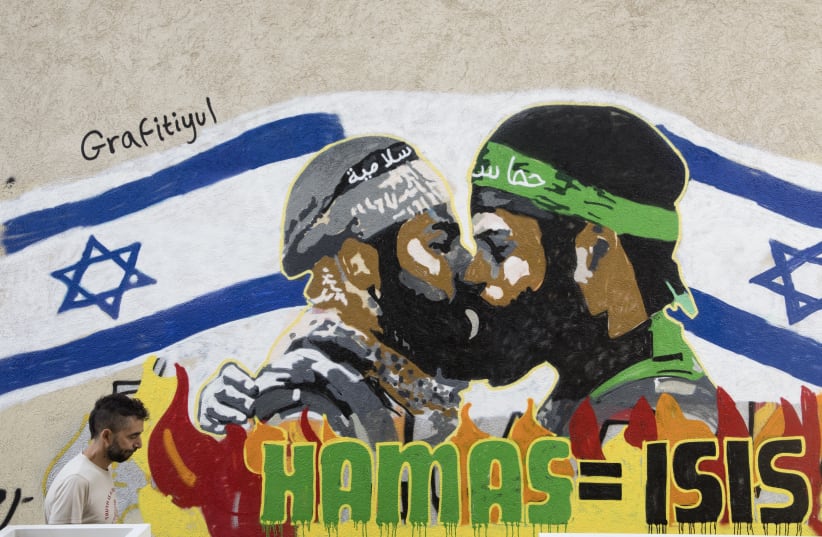  GRAFFITI COMPARES Hamas to ISIS, in Tel Aviv, Nov. 1. (photo credit: Amir Levy/Getty Images)