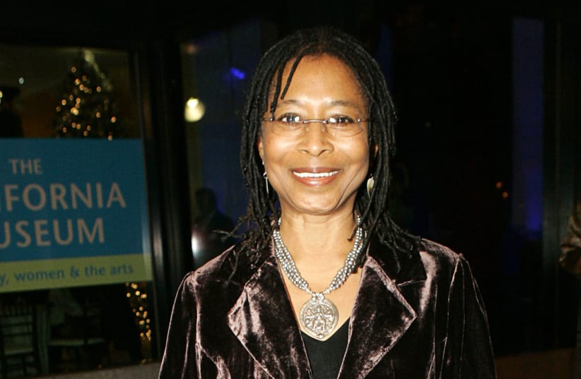  Writer Alice Walker arrives on the red carpet before being inducted into the California Hall of Fame in Sacramento, California, December 6, 2006. Schwarzenegger and First Lady Maria Shriver inducted 13 leaders in to the first-ever California Hall of Fame.  (photo credit: REUTERS/Kimberly White)