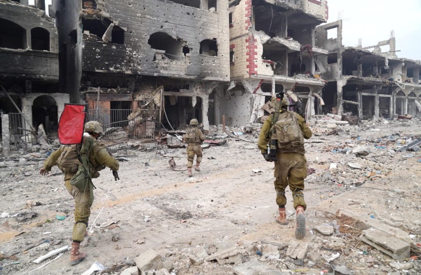 Израильские войска действуют в секторе Газа на фоне продолжающейся наземной операции израильской армии против палестинской исламистской группировки Хамас. На этом раздаточном изображении, опубликованном 19 ноября 2023 года. (Фото: Силы обороны Израиля/Раздаточный материал через REUTERS)