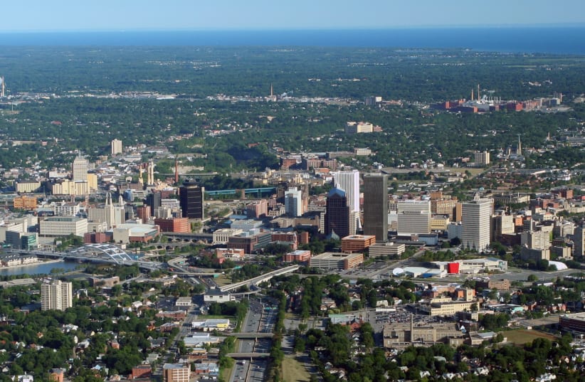  Aerial view of Rochester, New York, 2007. (photo credit: Tomkinsc at English Wikipedia / CC-SA 3.0 https://creativecommons.org/licenses/by-sa/3.0/deed.en)