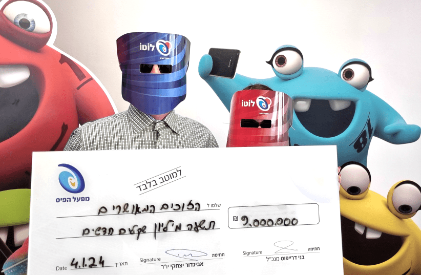 The winners of Mifal Hapayis' NIS 9 million win is seen with their earnings on January 4, 2024 (photo credit: MIFAL HAPAYIS NATIONAL LOTTERY)