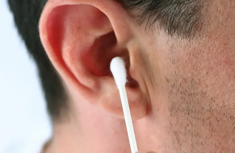  A doctor reveals the correct way to clean the ears (photo credit: TIKTOK)