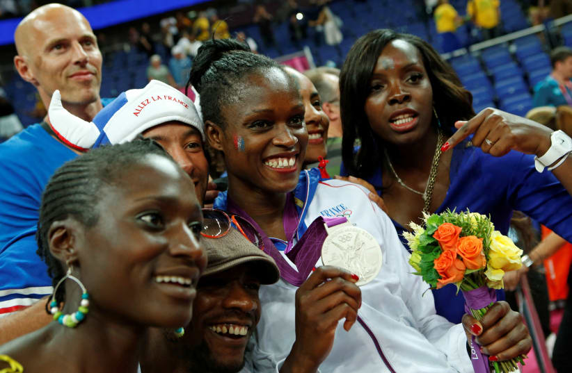 France's Emilie Gomis celebrates silver medal with her family during victory ceremony at the North Greenwich Arena during the London 2012 Olympic Games August 11, 2012. (photo credit: REUTERS/MIKE SEGAR)