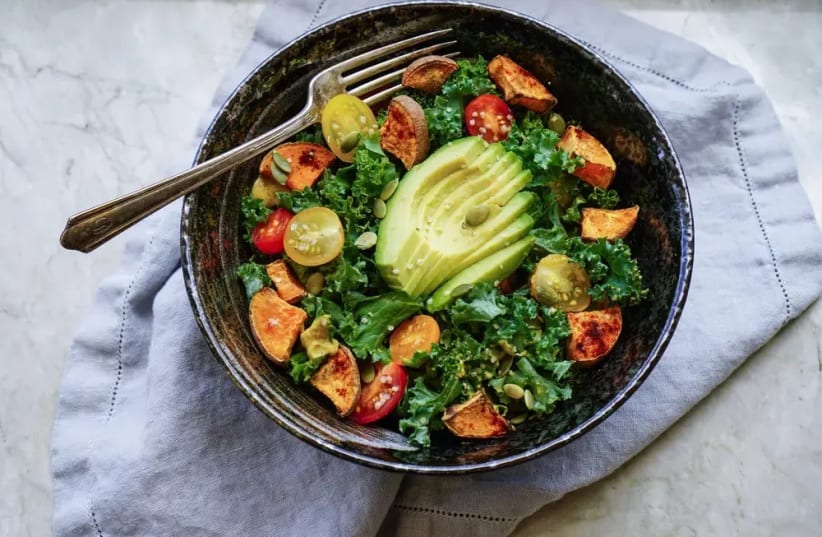 kale and avocado salad (photo credit: SHUTTERSTOCK)