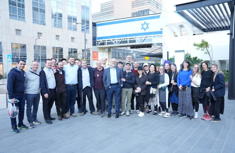  A mission from Mizrachi Canada at Ichilov Hospital visiting IDF soldiers who were wounded in Gaza (photo credit: WORLD MIZRACHI)