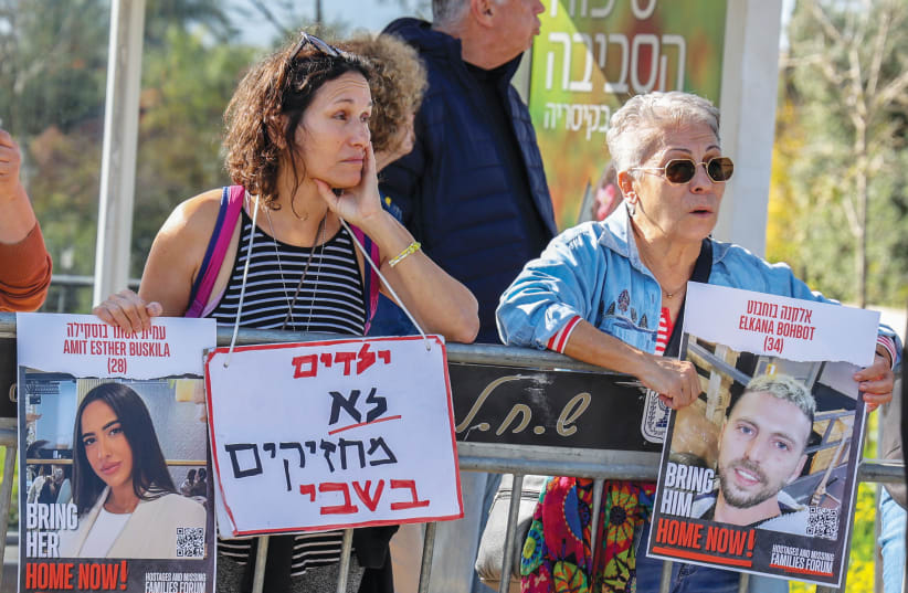  HOSTAGES’ FAMILIES protest outside Netanyahu’s house in Caesarea, Jan. 20.  (photo credit: Jonathan Shaul/Flash90)