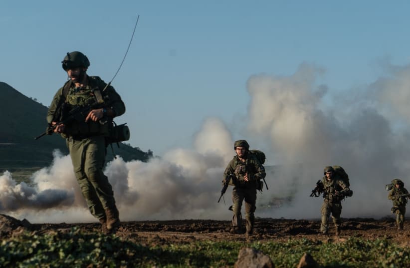 Fuerzas israelíes simulando una guerra con Hezbolá en el norte de Israel, 27 de enero de 2024 (photo credit: IDF SPOKESMAN’S UNIT)