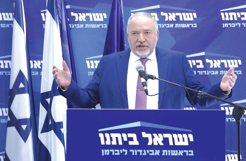Liberman: Netanyahu is inclined towards declaring a Palestinian state, cares about his survival