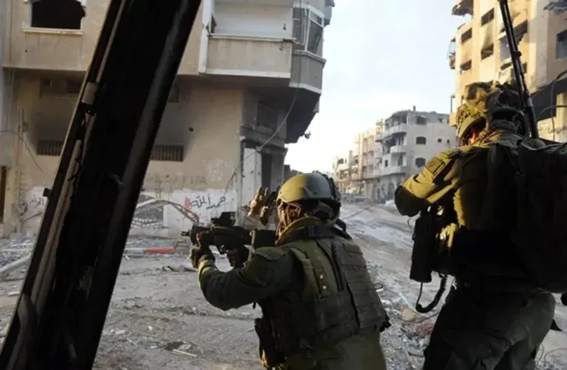  La 5ª Brigada de las IDF opera en el barrio de al-Shati, en el norte de Gaza. (photo credit: IDF SPOKESPERSON'S UNIT)