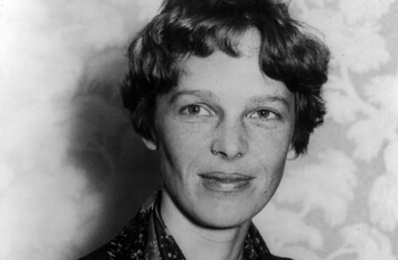  La célebre piloto estadounidense Amelia Earhart aparece en esta fotografía de 1928 publicada el 20 de marzo de 2012. Los científicos anunciaron el 20 de marzo de 2012 una nueva búsqueda para resolver la desaparición de Earhart, afirmando que nuevas pruebas procedentes de una remota isla del Pacífic (photo credit: LIBRARY OF CONGRESS/REUTERS)