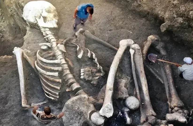  El misterio de los gigantes pelirrojos encontrados en la cueva de Lovelock (photo credit: Ancient Citizens)