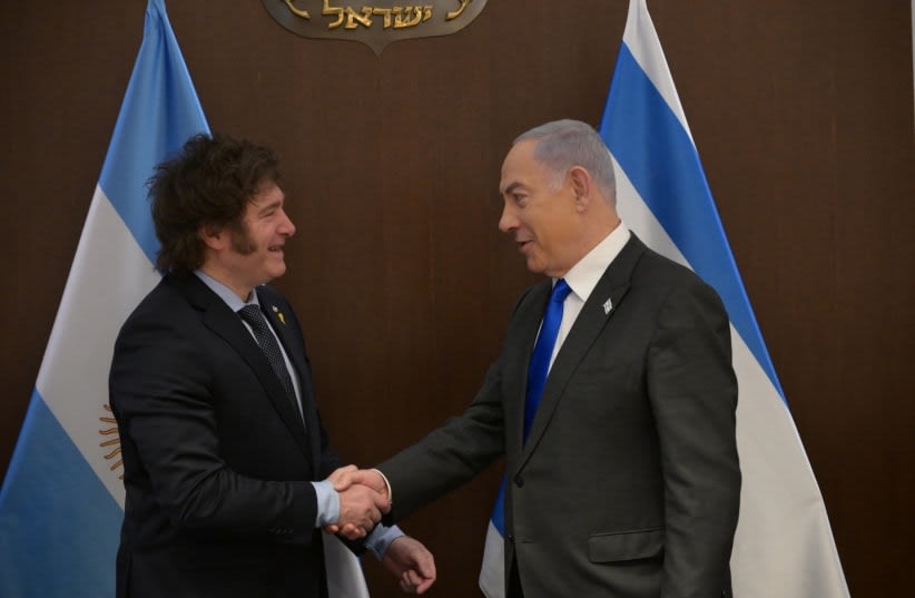 Benjamín Netanyahu se reúne con el presidente argentino Javier Milei. (photo credit: AMOS BEN-GERSHOM/GPO)