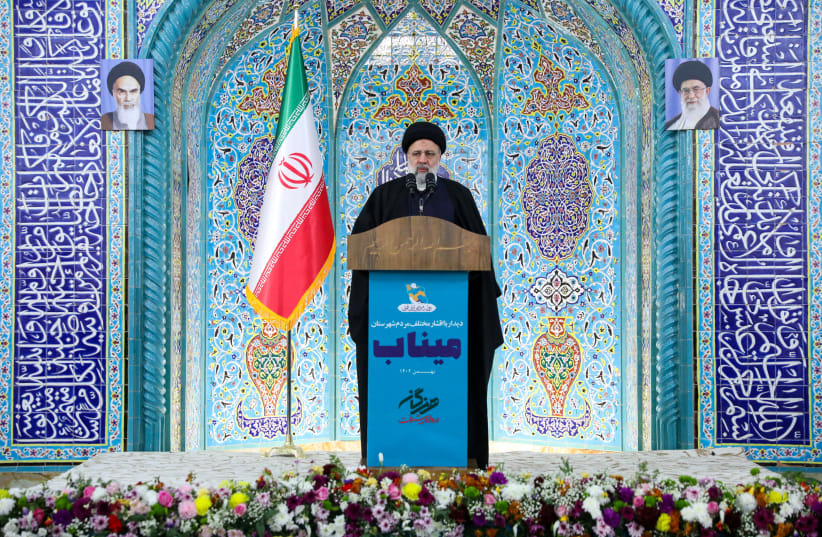  El presidente iraní, Ebrahim Raisi, pronuncia un discurso durante una reunión en Minab, Irán, el 2 de febrero de 2024. (photo credit: Iran's Presidency/West Asia News Agency/Reuters)