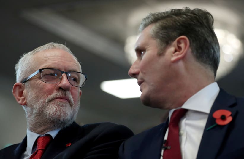  Jeremy Corbyn y Keir Starmer asisten a una reunión de campaña para las elecciones generales en Harlow, Gran Bretaña, el 5 de noviembre de 2019 (photo credit: REUTERS / HANNAH MCKAY)